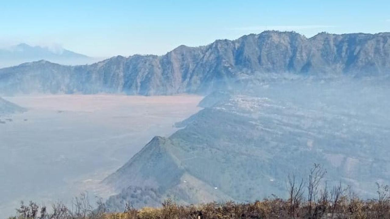 Kronologi Lengkap Kebakaran Bukit Teletubbies Gunung Bromo, Sebelum atau Setelah Foto Prewedding?