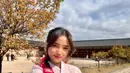Tampil menawan memakai hanbok, sosok Fuji menuai banyak pujian dari para penggemarnya. Terlihat elegan bak seorang putri, kolom komentar Instagramnya ini banyak dibanjiri pujian. Selain itu hanbook yang dikenakannya ini memiliki warna merah muda yang tampil elegan. (Liputan6.com/IG/@fuji_an)