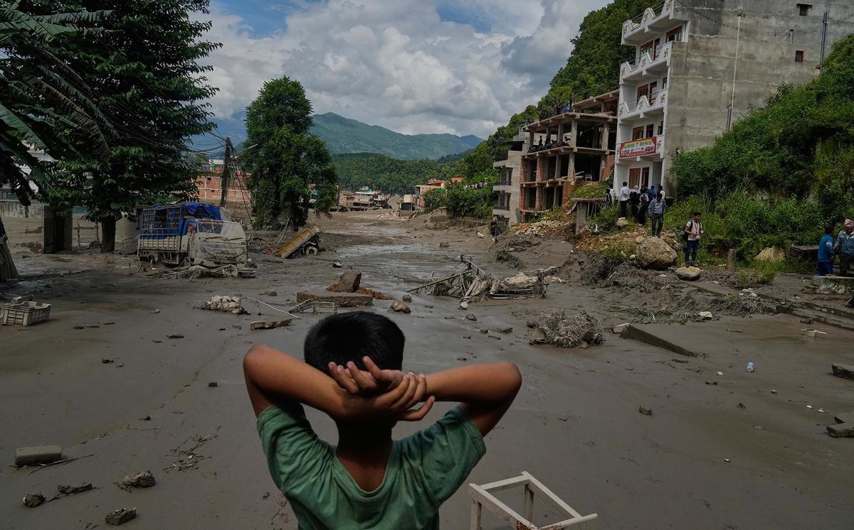 Banjir Bandang Nepal Tewaskan 95 Orang, Ratusan Wisatawan Hilang