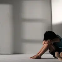 Penyanyi cilik 'T' mengalami pelecehan seksual yang diduga dilakukan oleh manajernya sendiri.