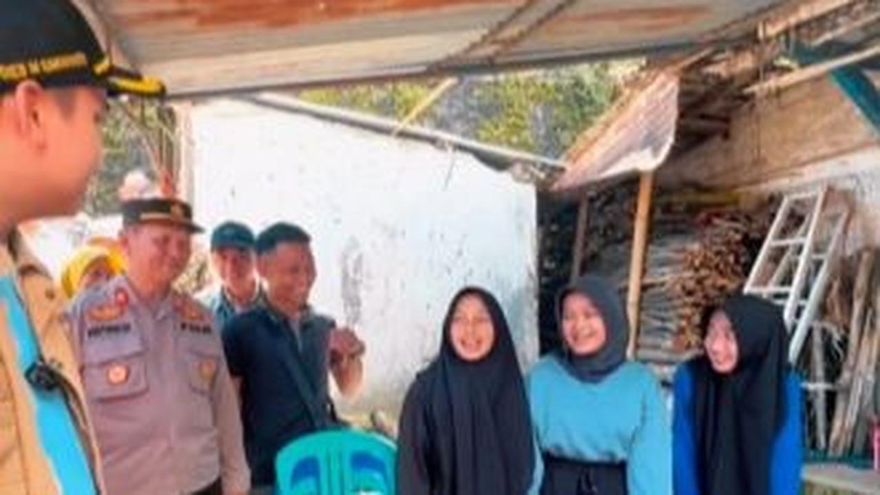 "(cita-cita) mau jadi guru BK? kenapa mau jadi guru BK? mau marahin anak-anak yang nakal ya?," kata Dico.