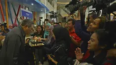 Presiden SBY saat meniup lilin kue ulang tahun, Jakarta, Selasa (9/9/14). (ANTARA FOTO/Widodo S. Jusuf)