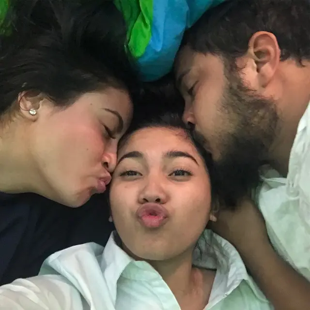 6 Potret Kedekatan Raya Kitty dengan Fathir Muchtar dan Fera Feriska, Harmonis