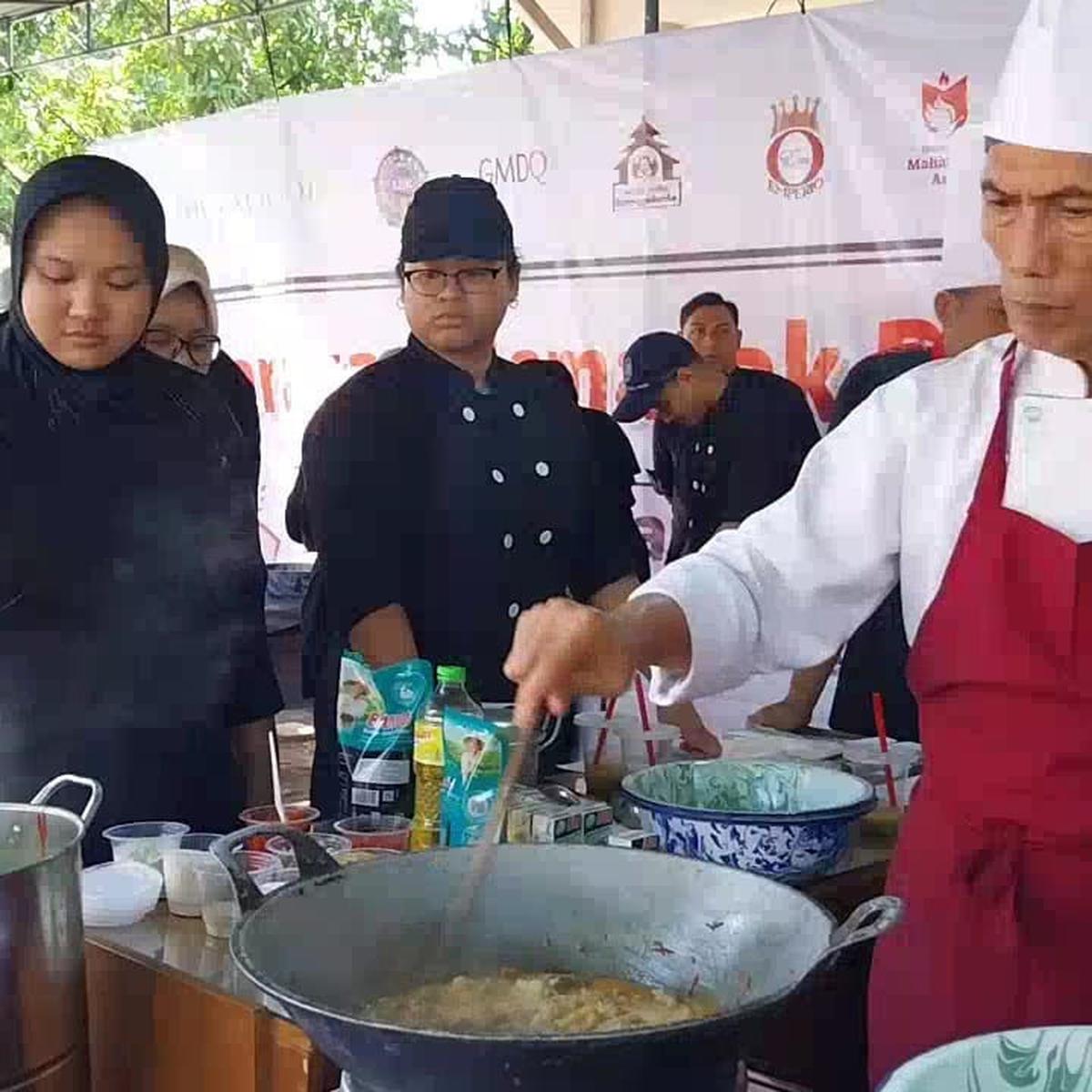 Puluhan Chef Hotel Berbintang Layani Masak Gratis Daging Kurban