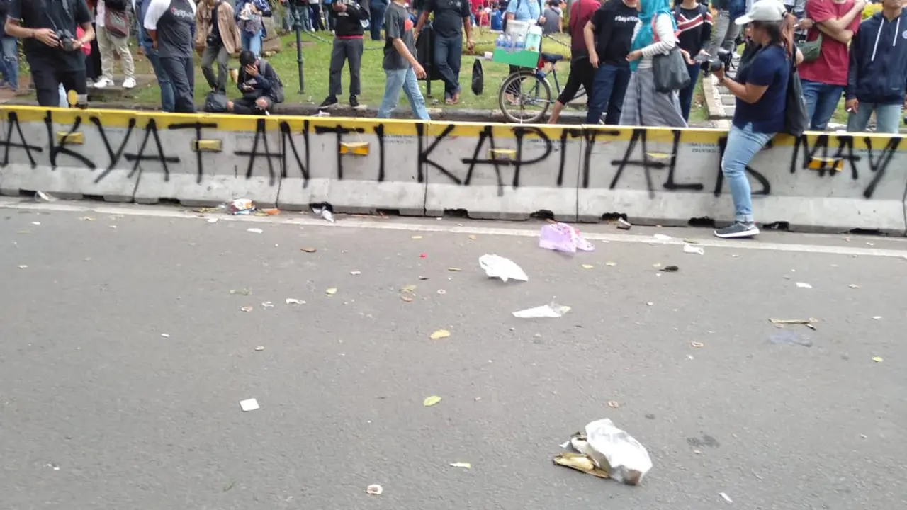 Aksi vandalisme terjadi saat massa buruh berada di kawasan Patung Kuda, Jakarta Pusat.