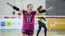 Pemain Jakarta Pertamina Fastron, Ratri Wulandari melakukan selebrasi usai mencetak angka saat laga lanjutan PLN Mobile Proliga 2022 melawan Jakarta Mandiri Popsivo Polwan di GOR Kawah Candradimuka, Padepokan Voli Jenderal Polisi Kunarto, Bogor, Jumat (14/01/2022). (Bola.com/Bagaskara Lazuardi)