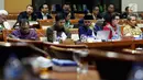 Pimpinan KPK mengikuti Rapat Dengar Pendapat (RDP) lanjutan dengan Komisi III DPR di Kompleks Parlemen Senayan, Jakarta, Selasa (12/9). Rapat mendengarkan penjelasan mengenai mekanisme proses pengaduan masyarakat di KPK. (Liputan6.com/Johan Tallo)