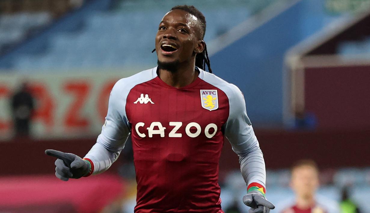 Bertrand Traore. Striker Burkina Faso ini menghuni Ajax Amsterdam cuma semusim, yaitu 2016/2017 sebagai pinjaman dari Chelsea. Total tampil dalam 38 laga dengan mencetak 13 gol. Mulai musim ini memperkuat Aston Villa dan telah mencetak 6 gol dari 28 laga. (AFP/Clive Brunskill/Pool)