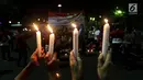 Masyarakat yang tergabung dalam Silent Majority Forum melakukan aksi damai dengan menyalakan lilin di Silang Monas, Jakarta, Kamis (1/6). Mereka mengutuk dengan keras segala bentuk intoleransi, radikalisme, terorisme, dan intimidasi.(Liputan6/JohanTallo)