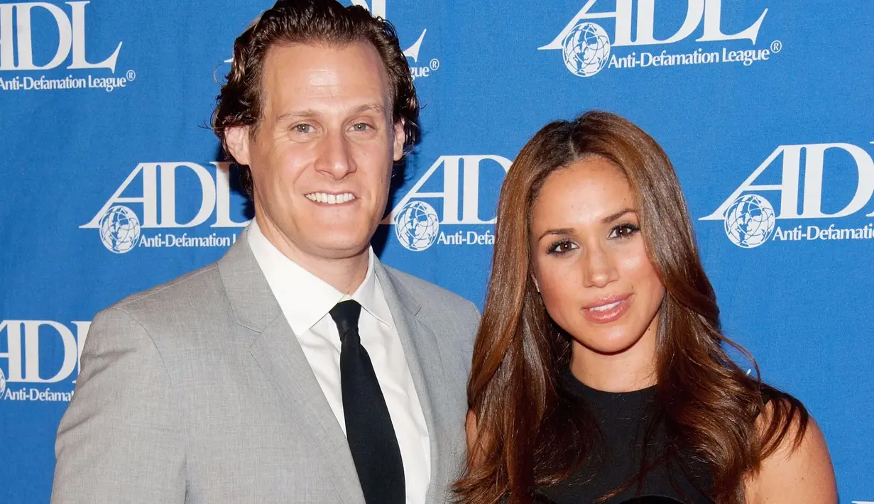 Sebelumnya Meghan Markle pernah menikah dengan seorang produser film yakni Trevor Engleson. (The Forward)