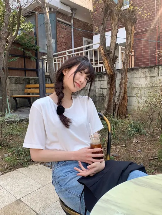 Lee Suji merupakan mantan member grup The Ark, Real Girls Project, dan UNI.T. [Foto: Instagram/1998_suji_ya]