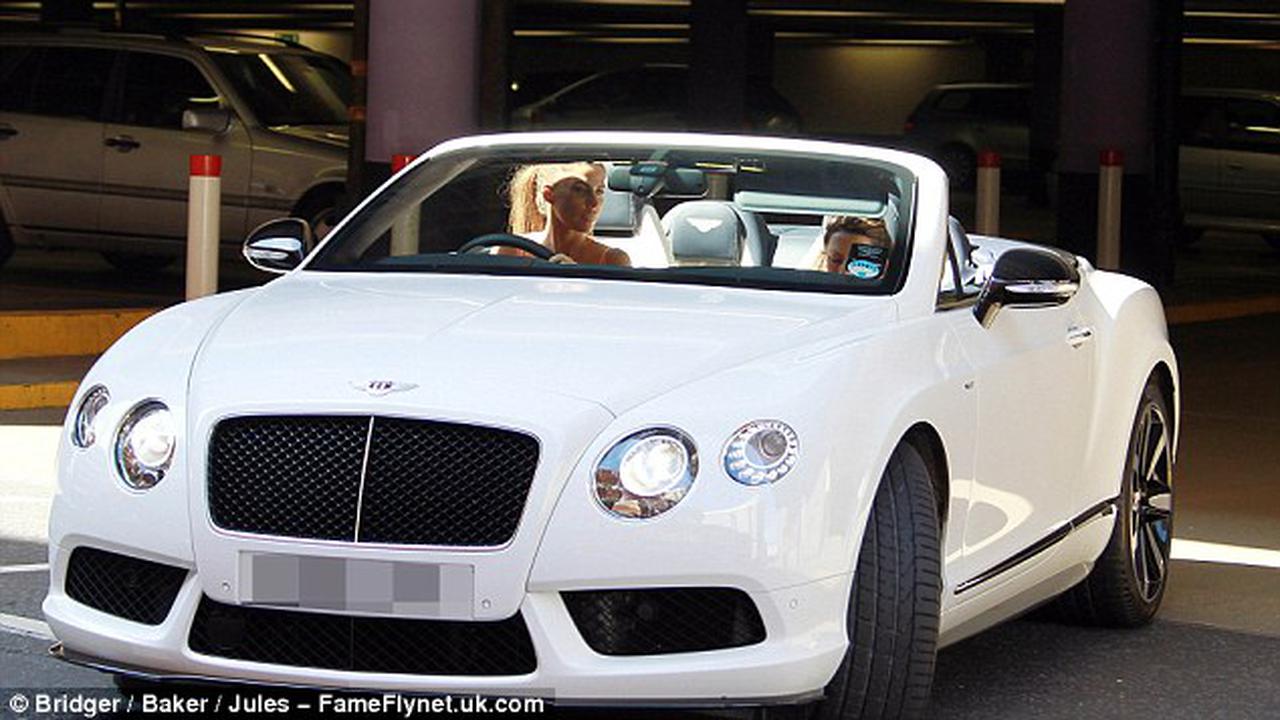 Ngidam saat Hamil, Model Ini Beli Mobil Bentley Rp 1,1 Miliar