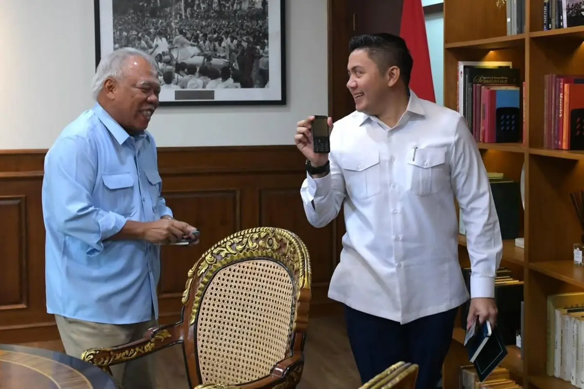 Kepala Otorita Ibu Kota Nusantara (OIKN) Basuki Hadimuljono saat bertemu Sekretaris Kabinet (Seskab) Letkol Teddy Indra Wijaya di Kantor Sekretariat Kabinet, Jakarta.