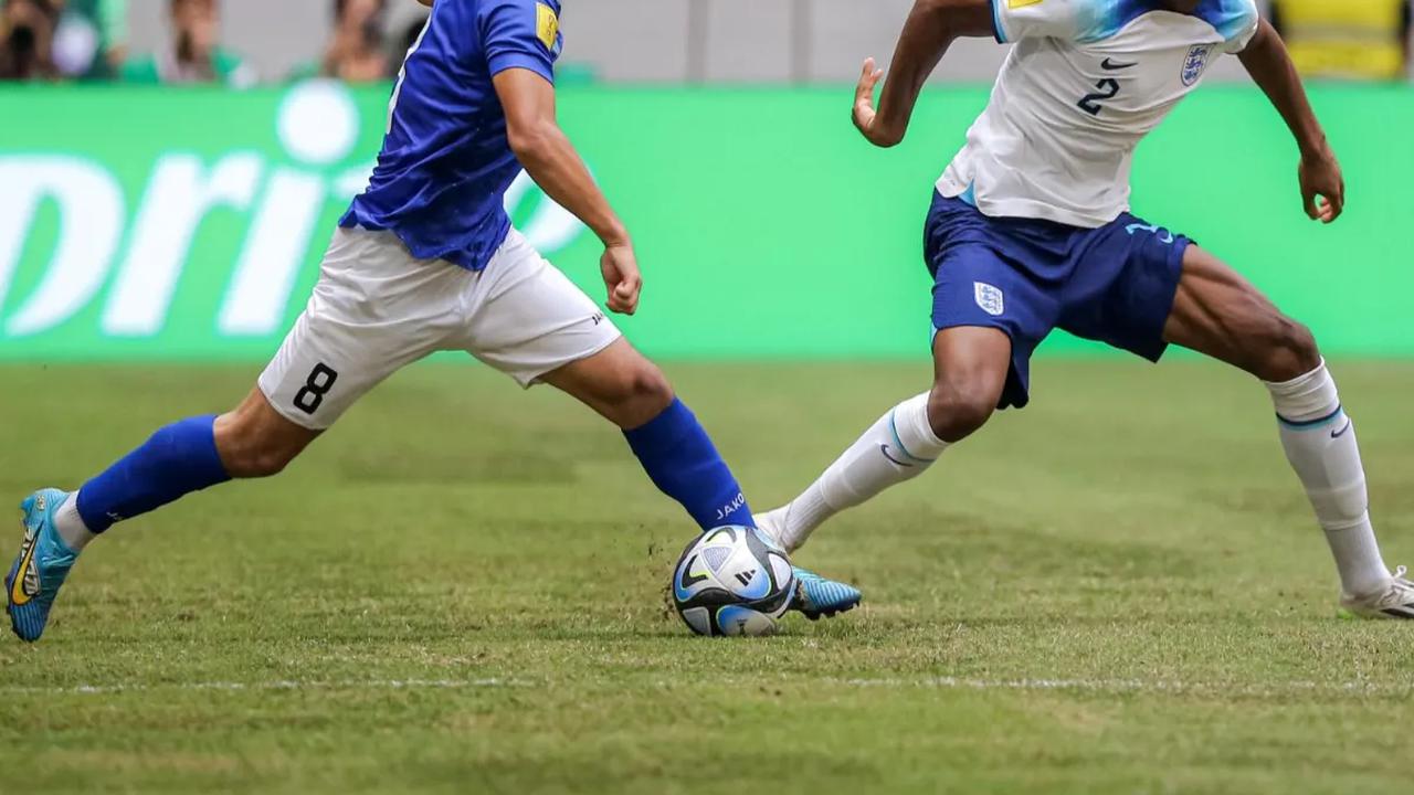 Timnas Uzbekistan  U-17 tampil mengejutkan melibas Timnas Inggris dengan skor 2-1 di babak 16 besar Piala Dunia U-17 2023 yang berlangsung di Jakarta International Stadium (JIS), Rabu (22/11/2023) sore WIB.