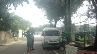 Timnas Indonesia U-22 mengalami masalah karena bus untuk latihan tidak datang menjemput. (Bola.com/Benediktus Gerendo Pradigdo)