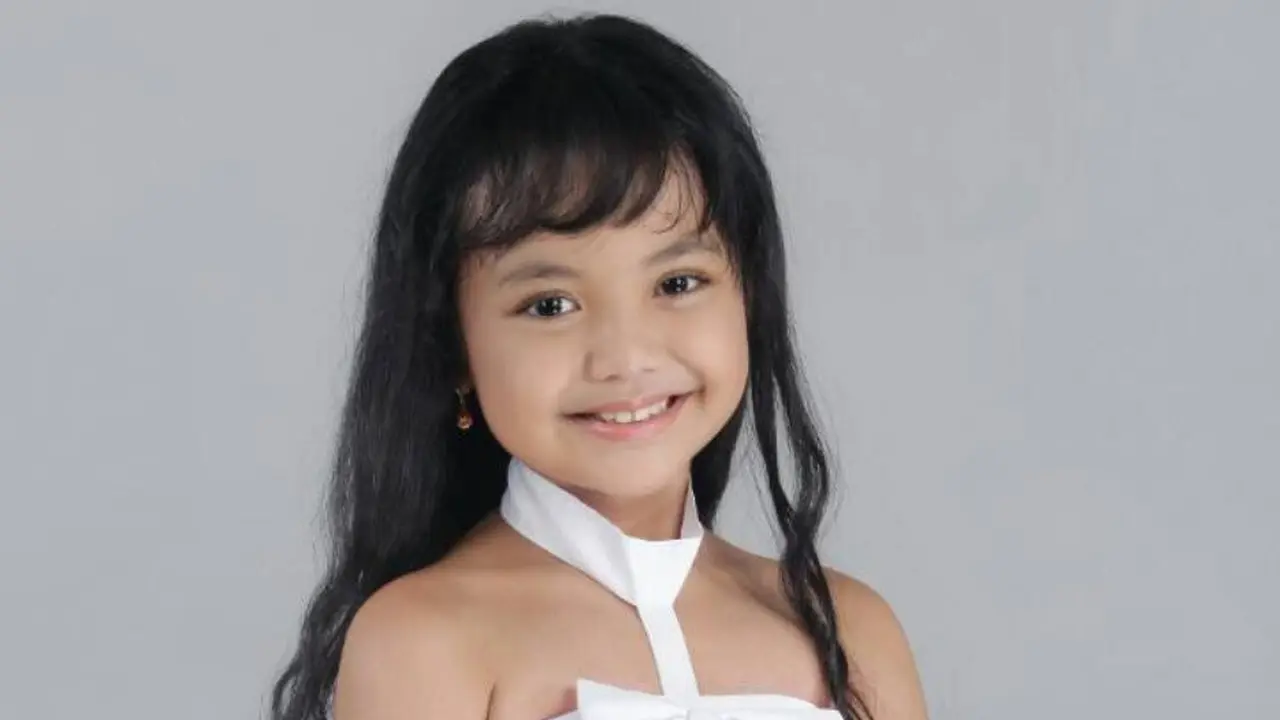 Sally Aura 