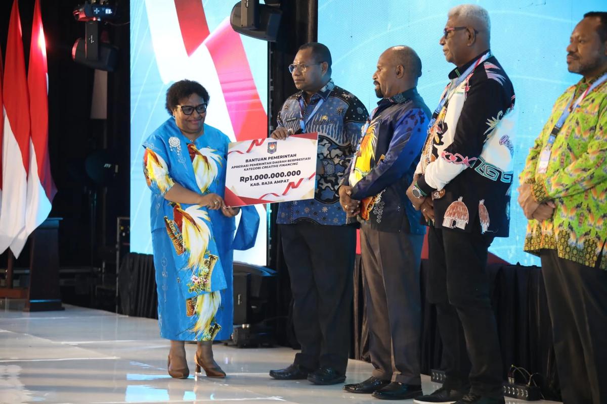 Wamendagri Ribka Haluk Apresiasi Pemda Berprestasi di Papua, Dorong Peningkatan Tata Kelola Pemerintahan