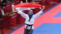 Atlet taekwondo Indonesia, Defia Rosmaniar, meraih medali emas di Asian Games 2018 (Liputan6.com / Helmi Fithriansyah)
