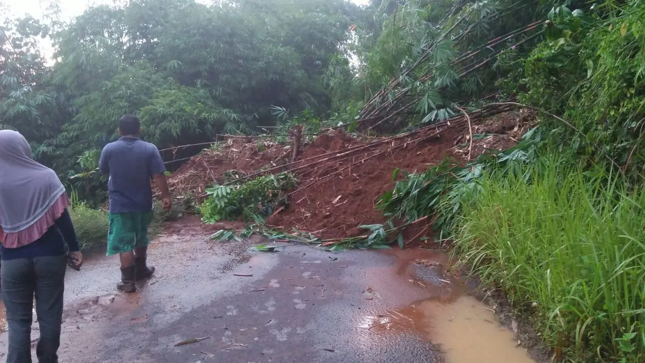 Longsor di Desa Bener, Majenang, Cilacap sebabkan empat desa terisolir. (Foto: Liputan6.com/BPBD CLP/Muhamad Ridlo)