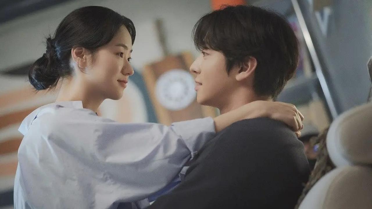 1. Adegan Romantis Antar Pemain