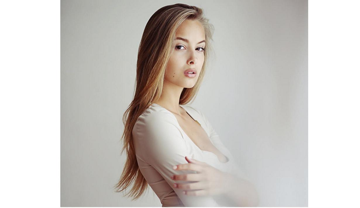 Viktoria Varga adalah salah satu model seksi  WAGs, modela kelahiran Hungaria ini adalah pasangan dari pemain Southampton, Graziano Pelle mereka mejalin hubungan lebih dari 3 tahun. (Photo/Instagram)