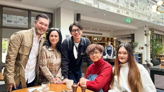 Ferry Salim dan keluarga (Instagram.com/ferrysal1m)