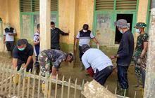 TNI AD dan Relawan Bergerak Cepat Bersihkan Sekolah Terdampak Banjir di Aceh Tamiang
