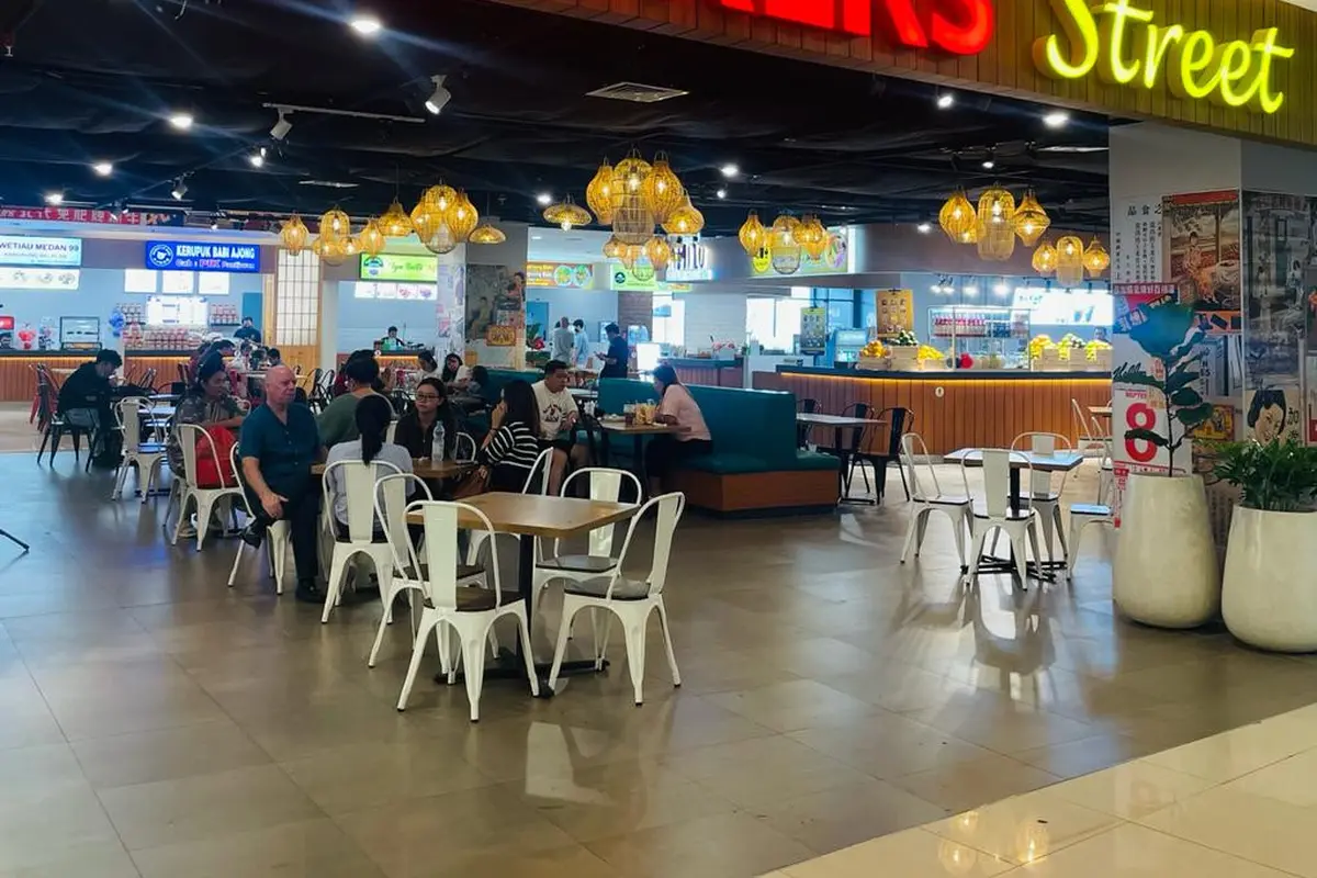 Hawkers Street hadir di Pluit Village dengan konsep street food
