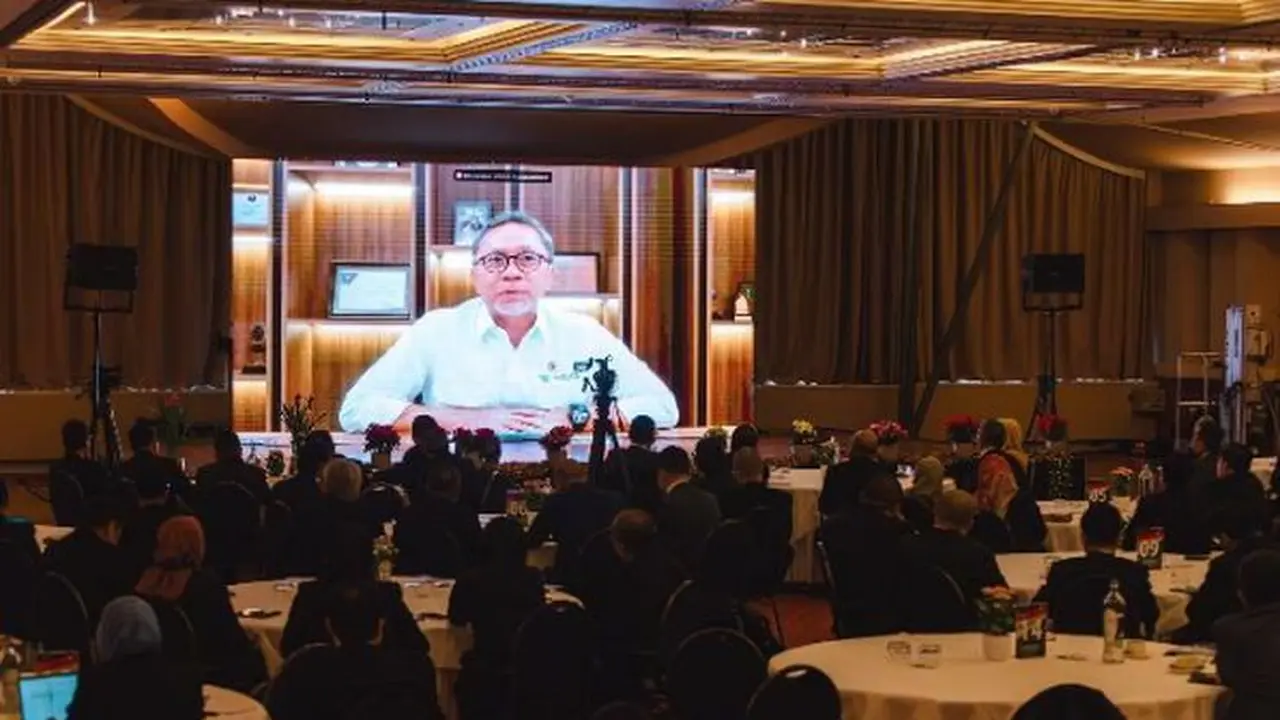Menteri Perdagangan Zulkifli Hasan saat membuka Rapat Koordinasi Teknis (Rakornis) Perwakilan Perdagangan di Luar Negeri secara virtual. (Dok Kemendag)