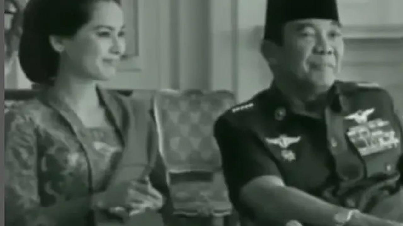 6 Potret Lawas Dewi Soekarno dan Soekarno, Setia Dampingi ketika Acara Kenegaraan