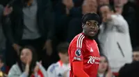 Pemain Nottingham Forest, Anthony Elanga, setelah mencetak gol ke gawang Manchester United pada lanjutan Liga Inggris di The City Ground pada Selasa (1/4/2025). (AFP/PaulEllis)