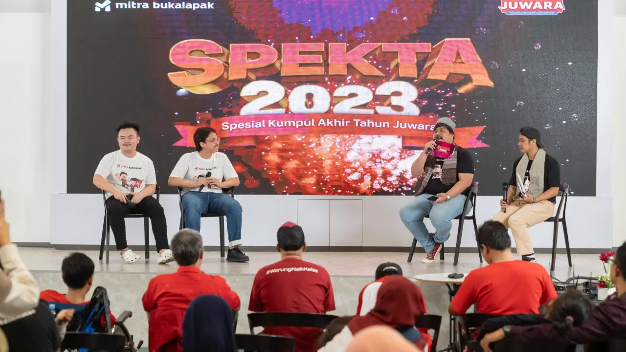 Tim Mitra Bukalapak menghadirkan talkshow bagi para peserta dengan topik bahasan peningkatkan potensi kewirausahaan para pemilik warung, Rabu, 20 Desember 2023. (Foto: Bukalapak)