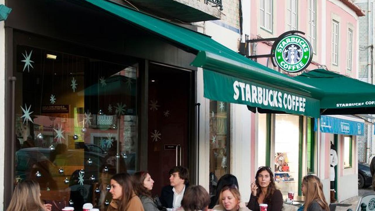 Sebelum ada rencana PHK, karyawan Starbucks di Timur Tengah itu telah melalui pemotongan gaji, pada Minggu (3/3) kemarin.