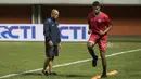 Seorang pemain Puerto Rico berlatih terpisah karena cedera di Stadion Maguwoharjo, Sleman, Senin (12/6/2017). Latihan ini persiapan terakhir jelang menghadapi Timnas Indonesia. (Bola.com/Vitalis Yogi Trisna)