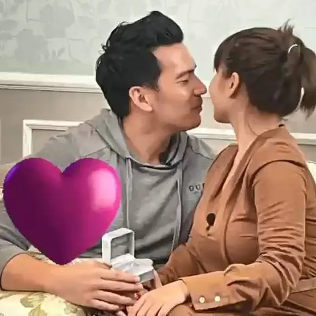 Batal Putus, Ini 6 Potret Ridho Ilahi Saat Beri Cincin Dinar Candy