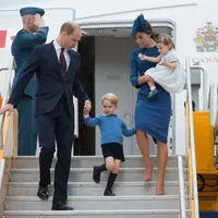 Pangeran William dan Kate Middleton membawa serta anak-anaknya dalam perjalanan kerajaan. (AFP/Bintang.com)