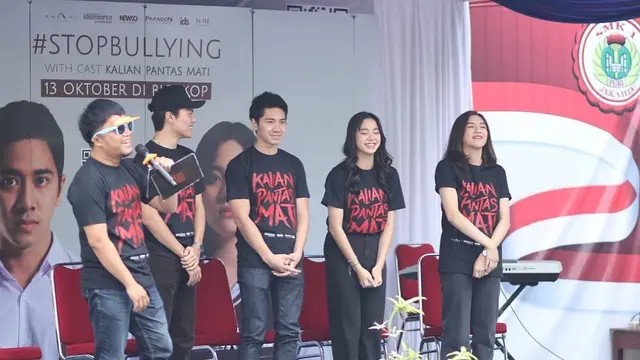 Debut Akting, Ini 7 Potret Zee JKT48 Bersamain Pemain Film Horor Kalian Pantas Mati