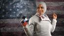 Ibtihaj Muhammad sempat menggemparkan dunia olahraga AS saat ia mewakili Amerika Serikat untuk bertanding di cabang olahraga Anggar. Pasalnya Ia merupakan wanita muslim berhijab pertama yang mewakili Amerika Serikat di ajang Olimpiade. (Foto: AFP/Getty Images/Sean M. Haffey)