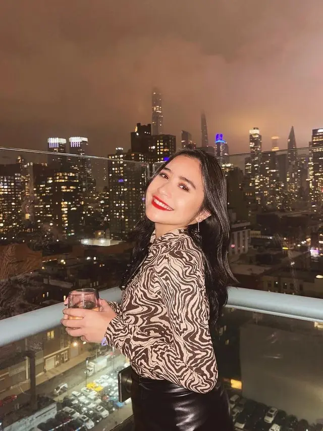 Gaya Fashionable Prilly Latuconsina di Jalanan New York, Busana Super Ketat Jadi Sorotan