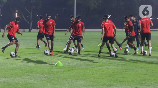 Tantang Indonesia, 14 Pemain Timnas Bahrain Berlatih di Lapangan A GBK
