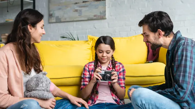 Tips Cara Komunikasi dengan Anak Usia Remaja agar Hubungan Tetap Hangat dan Bermakna [Dok/freepik.com]