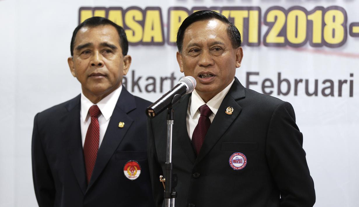 Ketua Umum Pengurus Pusat PBVSI, Imam Sudjarwo, saat pengukuhan dan pelantikan di Gedung KONI, Jakarta, Kamis (28/2). Imam Sudjarwo terpilih kembali sebagai ketua untuk periode 2018-2022. (Bola.com/Yoppy Renato)