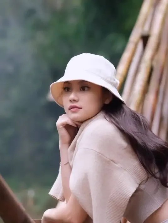 Namanya sudah populer sejak tahun 2011 saat bermain film irgin 3: Satu Malam Mengubah Segalanya. Hingga saat ini ia pun tetap eksis di dunia hiburan. Namun dari kehidupan pribadi Gege Elisa ini pun tidak banyak diungkap ke publik. Termasuk hubungan asmaranya yang sampai saat ini belum diketahui. (Liputan6.com/IG/@gegeelisa94)