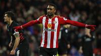 Selebrasi Defoe usai jebol gawang Liverpool (Reuters)