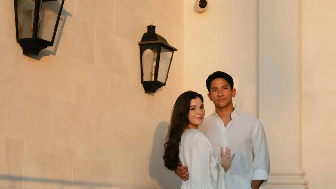 Gaya Kompak Serba Putih Pangeran Brunei Abdul Mateen & Anisha Rosnah, Rayakan Tahun Baru 2026 dengan Maternity Photoshoot Terbaru