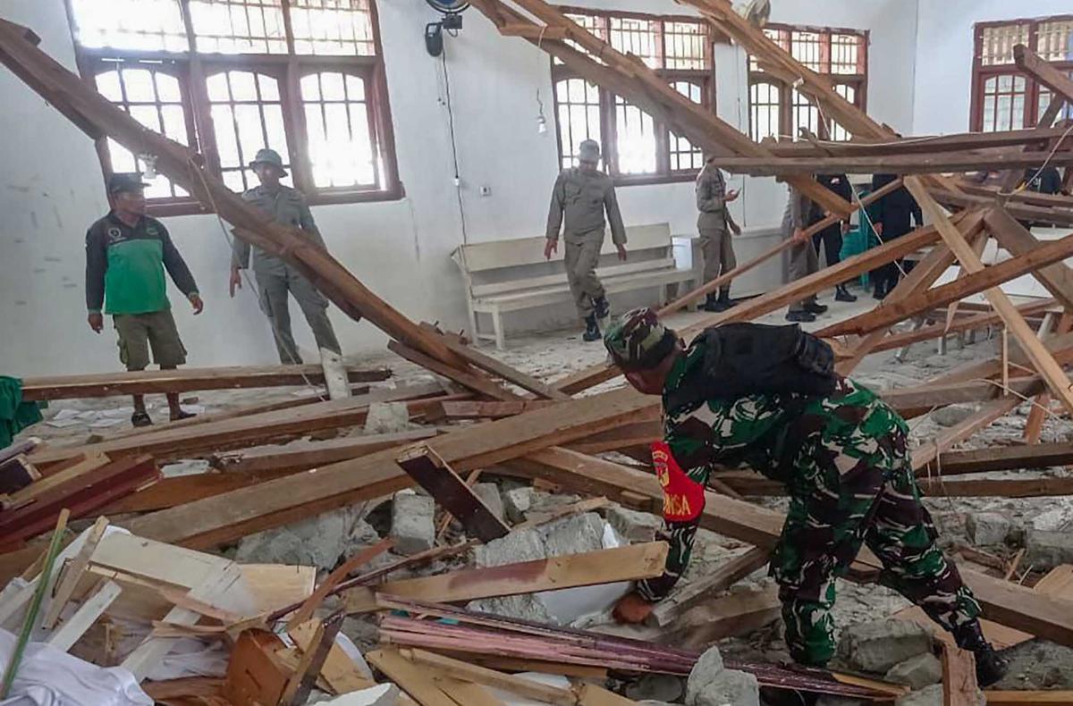 FOTO: TNI AD Bergerak Cepat Bantu Pemulihan Pasca Gempa Poso