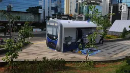 Penampakan mini information center Mass Rapid Transit (MRT) Jakarta di Stasiun Dukuh Atas, Jakarta, Jumat (4/1). Pusat layanan informasi menyediakan semua informasi seputar MRT. (Liputan6.com/Herman Zakharia)