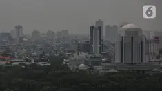 Lanskap gedung pencakar langit diambil dari kawasan Jakarta Pusat, Senin (26/9/2022). Berdasarkan situs IQAir, Jakarta beberapa kali meraih jawara Indeks kualitas udara (Air Quality Index/ AQI) terburuk dunia. (Liputan6.com/Johan Tallo)