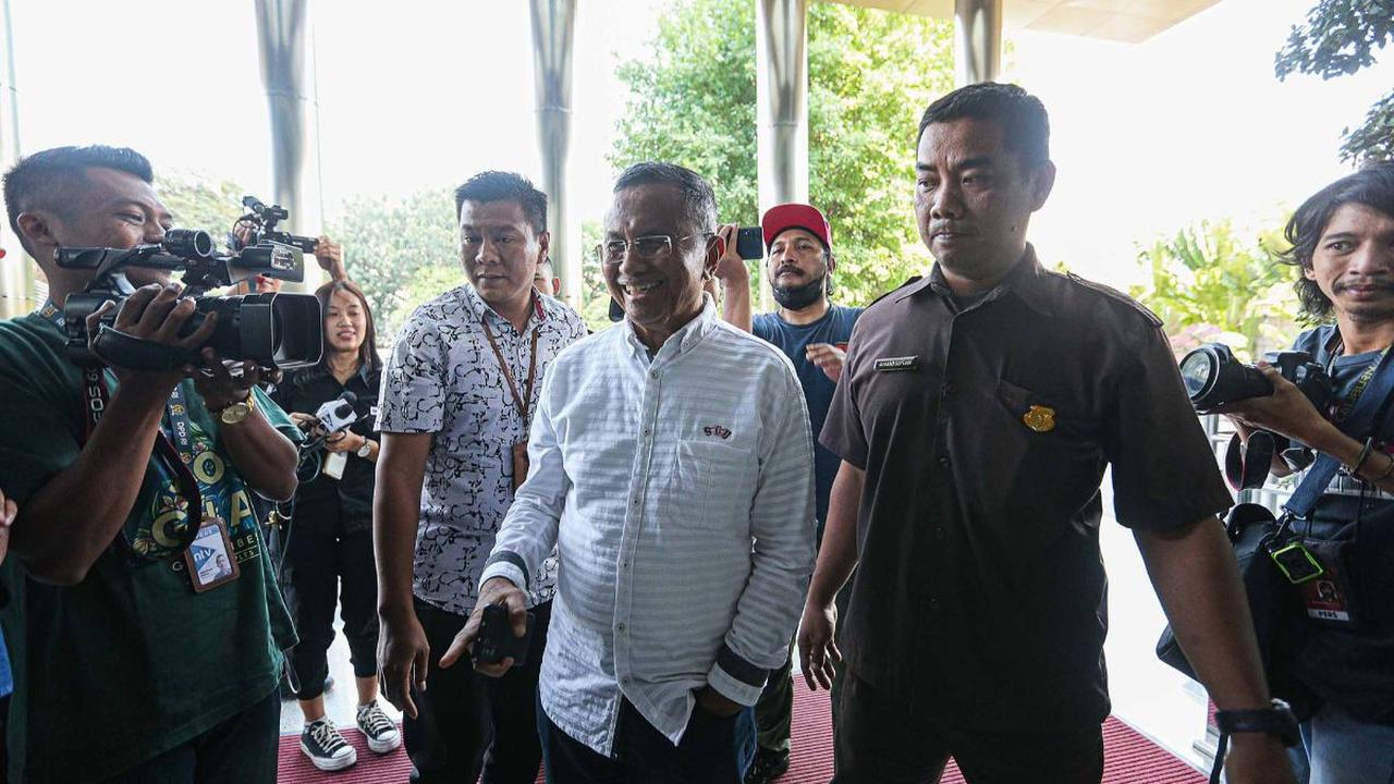 Diketahui KPK tengah mengusut kasus dugaan korupsi pengadaan gas alam cair atau liquefied natural gas (LNG) di PT Pertamina. KPK belum mengumumkan detail terkait kasus itu.<br>