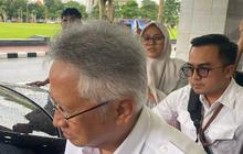 Hindari Wartawan, Menteri Satryo Bungkam Usai 3 Jam Rapat dengan DPR soal Demo Pegawainya